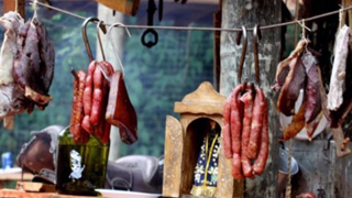 Embutidos ( carne seca, bacon e linguiça )