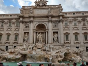 A famosa Fontana di Trevi (Roma, Itália).