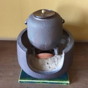 風炉と敷板 | 茶道裏千家ブラジル